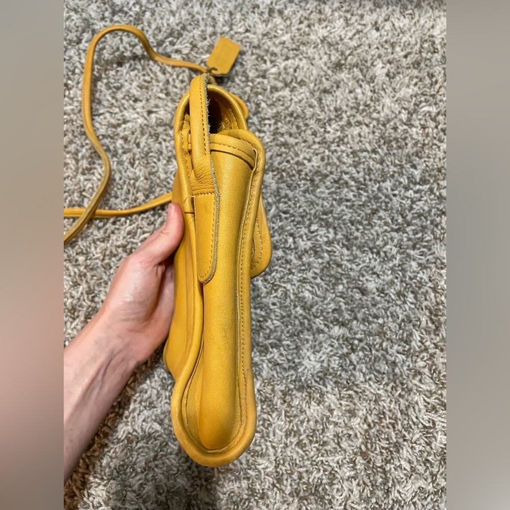 Vintage Coach Yellow Leather Scooter Crossbody Bag 9893 US Early 90s - Picture 10 of 16